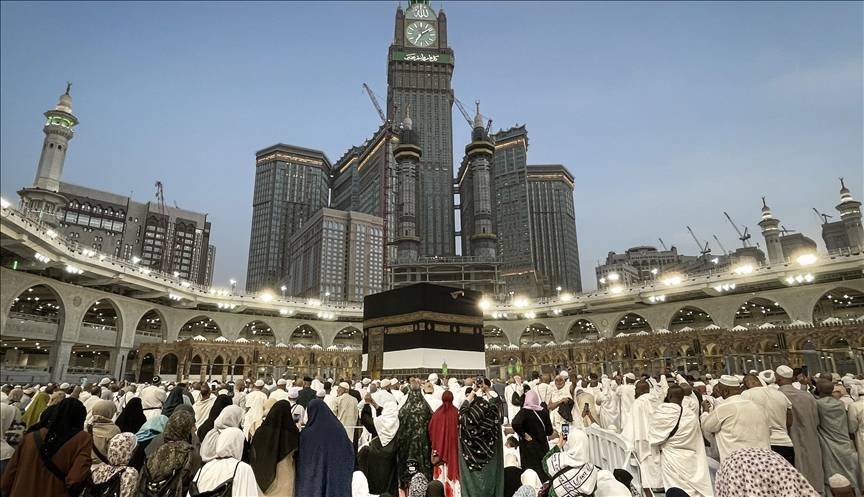 حشود ضخمة في طواف الوداع بآخر ساعة من مناسك الحج