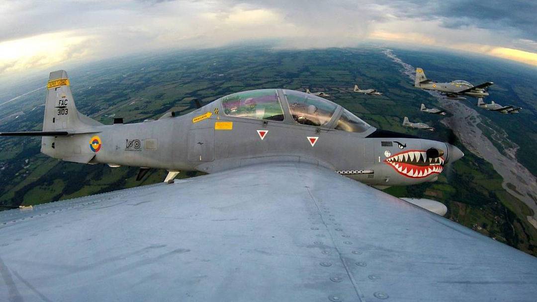 تحطم طائرتين عسكريتين في كولومبيا ...وفاة المقدم ماريو أندريس...فيديو