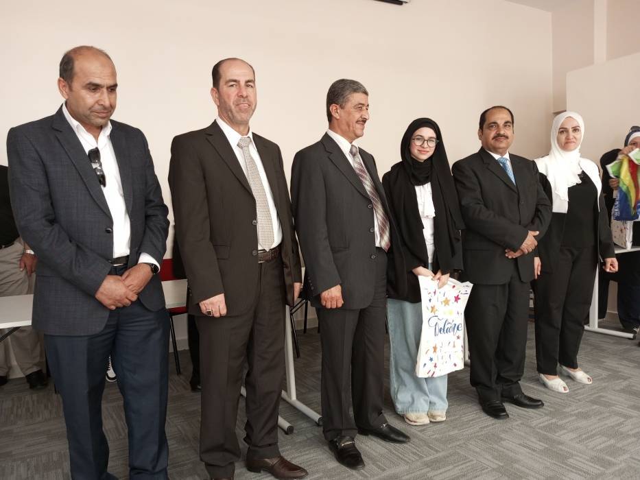 التربية تكرم اوائل التحدي بالقراءة...صور