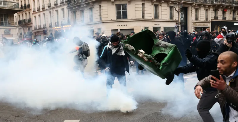 سقوط أول قتيل في اضطرابات فرنسا