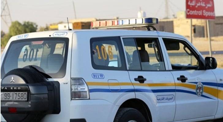 اصابة متوسطة بتدهور تريلا على طريق  القطرانة 