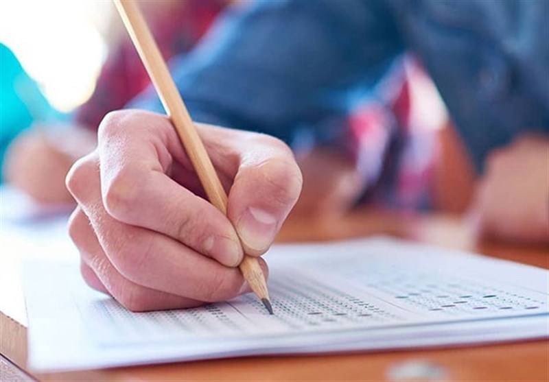 التربية للتوجيهي : اتركوا الساعات الالكترونية والهواتف خارج قاعة الإمتحان