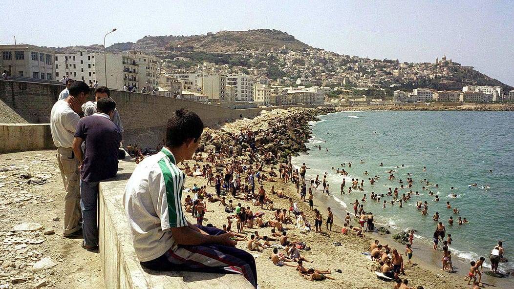 موجة حر قياسية تضرب الجزائر....تصل 50 درجة