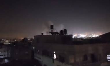 غارات إسرائيلية فجرا تستهدف عددا من المواقع في قطاع غزة