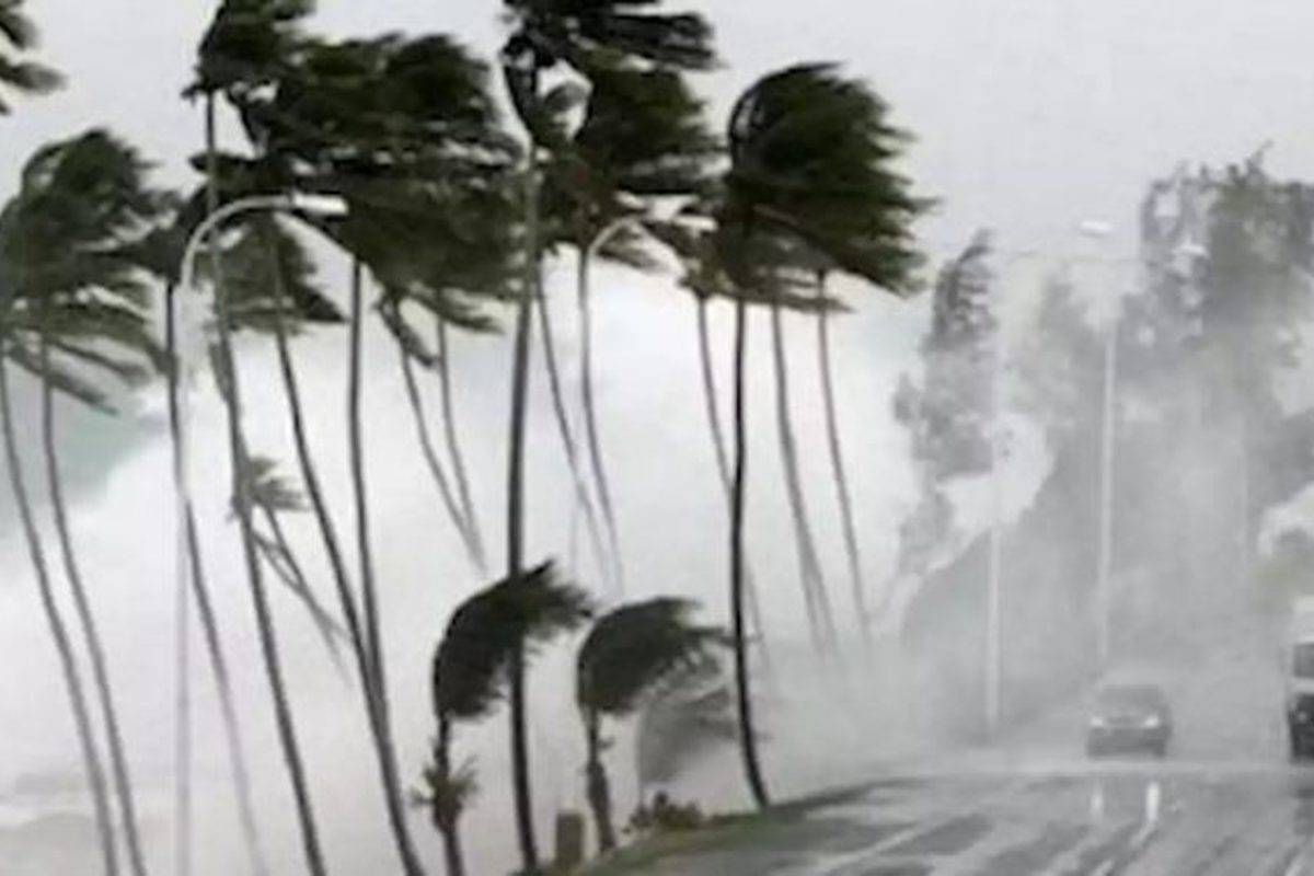 عاصفة صيفية تضرب هولندا وإلغاء رحلات طيران بمطار أمستردام