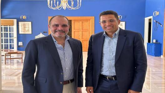 الأمير علي يستقبل مدرب المنتخب الوطني الجديد لكرة القدم