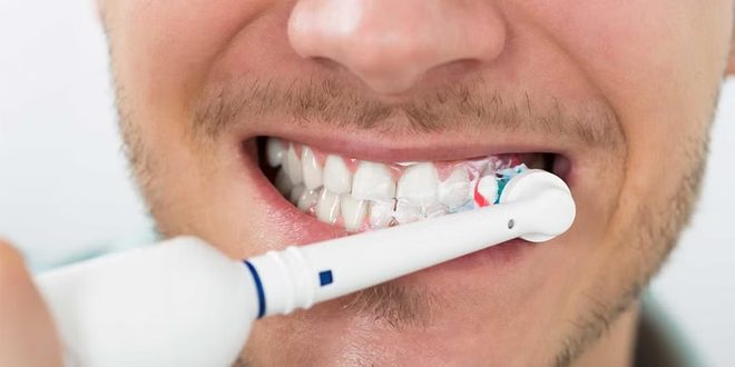 دراسة: عدم تنظيف الأسنان قبل النوم يزيد من خطر الإصابة بأمراض القلب