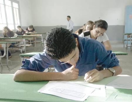 دفاع مدني المفرق يتعامل مع حالة مرضية طارئة لطالب توجيهي