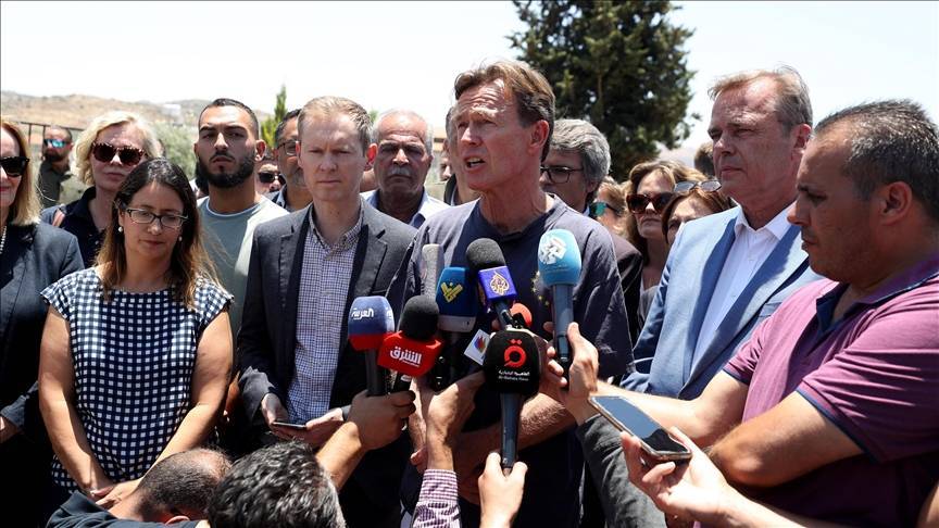 وفد دبلوماسي دولي يزور مخيم جنين للاطلاع على آثار العملية الإسرائيلية