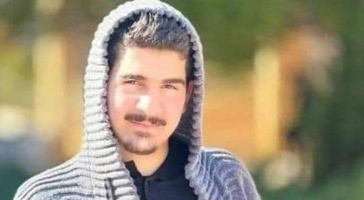 طالب أردني يشعل مواقع التواصل بعد كتابة القرآن كاملا بخط يده