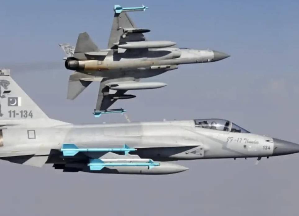 العراق يعقد صفقة طائرات مقاتلة من طراز JF17 مع باكستان