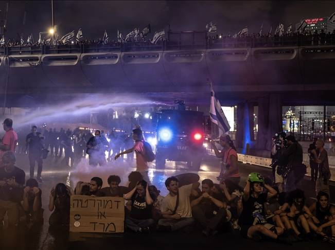 آلاف الإسرائيليين يتظاهرون ضد إصلاح القضاء