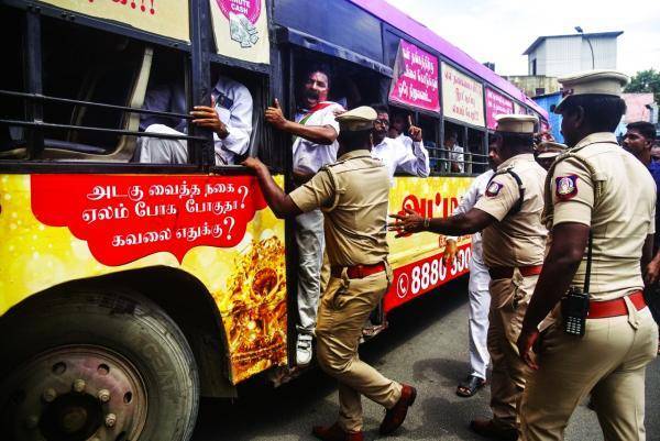 7 قتلى باشتباكات على خلفية انتخابات محلية في الهند