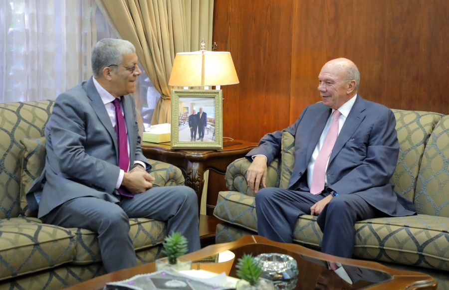 الفايز يلتقي السفير الجزائري لدى المملكة