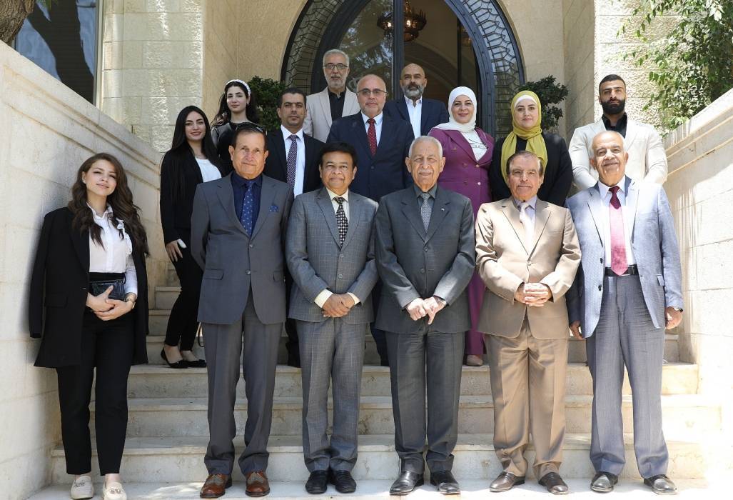 العيسوي يلتقي مجموعة من المنظمين لملتقى الصناعات الصيدلانية ..صور