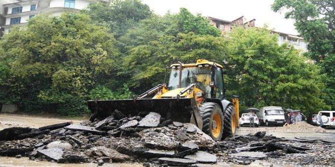 السيول تجرف عشرات السيارات في غرب روسيا