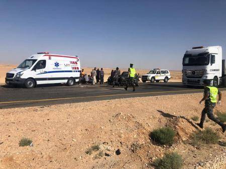 وفاة و10 إصابات بحادث تدهور مركبة شحن على طريق الشوبك
