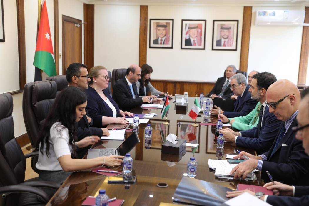 وزيرة التخطيط والتعاون الدولي تلتقي أعضاء لجنة الشؤون الخارجية والدفاع في مجلس الشيوخ الايطالي