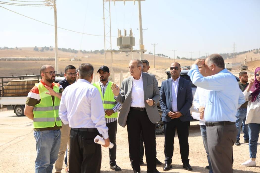 وزير الأشغال يتفقد مشاريع في الزرقاء والمفرق