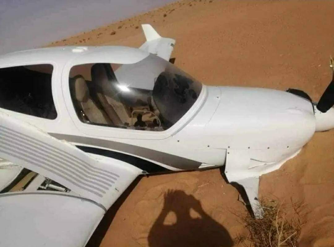 الجزائر : سقوط طائرة ونجاة طاقمها بأعجوبة بحاسي مسعود...صور