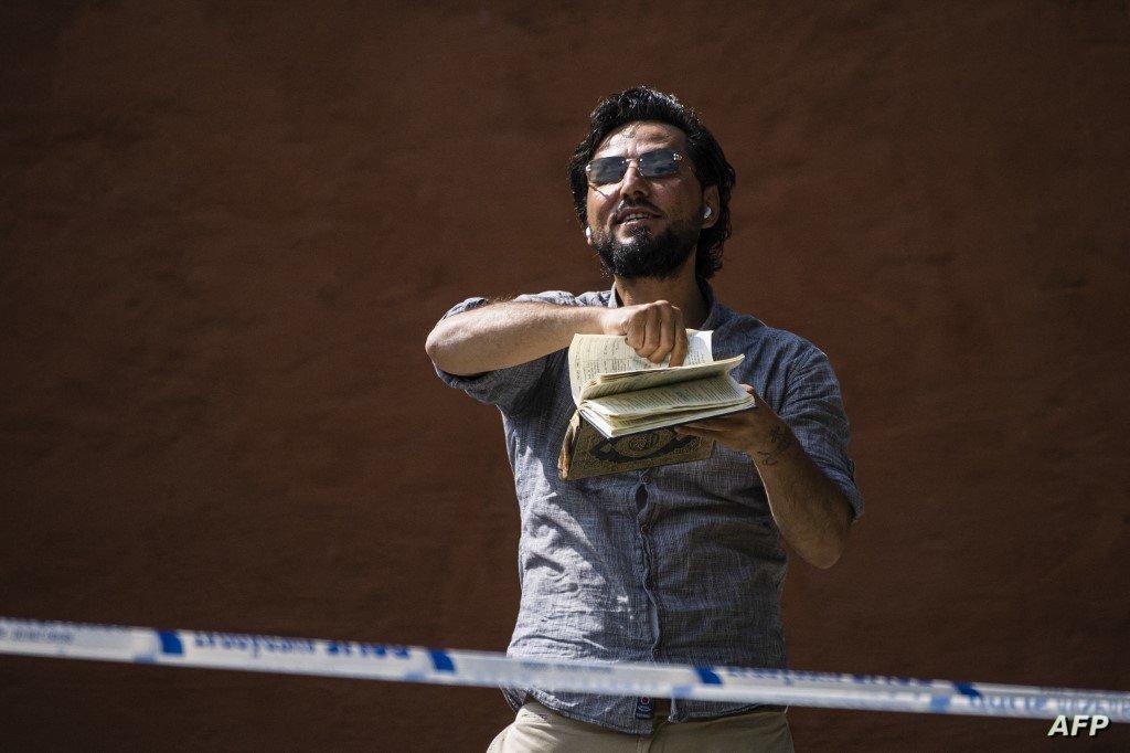 الشرطة السويدية تسمح بمظاهرة لـ (حرق نصوص دينية)