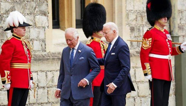 هفوات بايدن تصل بريطانيا.. ماذا فعل خلال لقائه بتشارلز؟