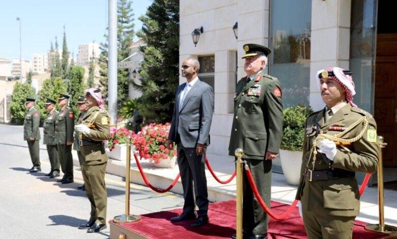 رئيس هيئة الأركان يستقبل وزير الدفاع الصومالي