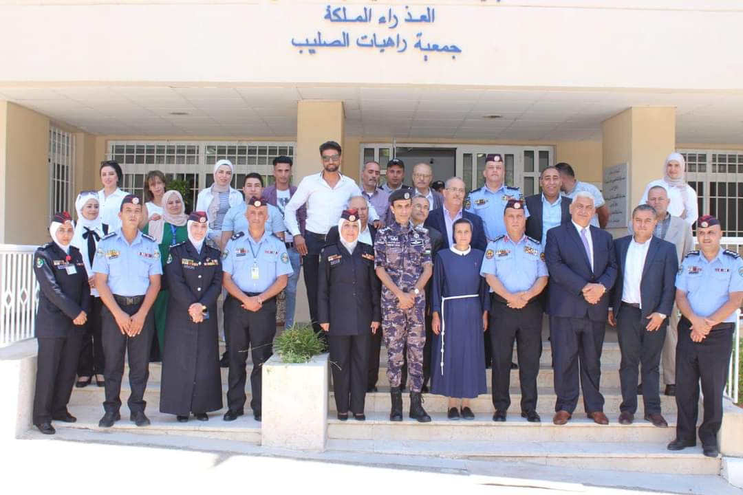 مبادرة بصمة امل في بيت العنايه الإنسانية في مدينة الفحيص ...صور