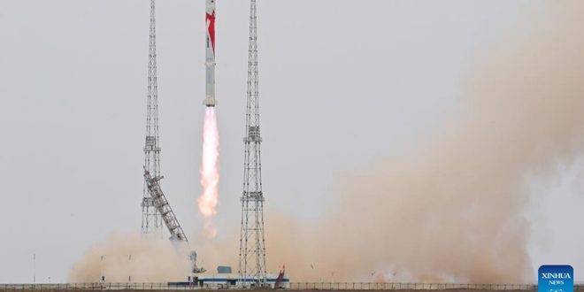 الصين تطلق بنجاح صاروخاً جديداً إلى الفضاء