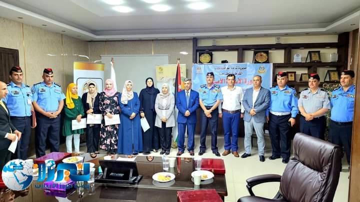العميد منتصر العبيدات يخريج دورة الأسرة الآمنة في مأدبا _صور