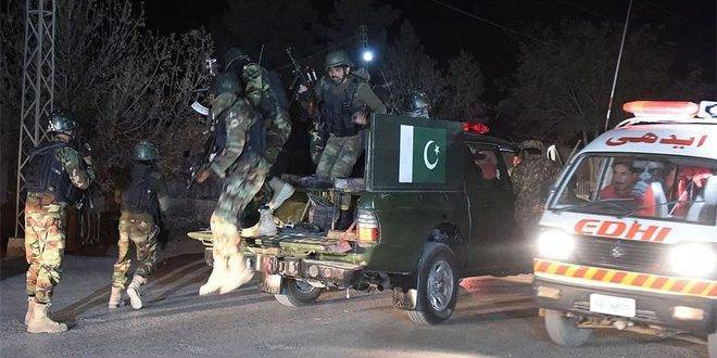 مقتل 4 جنود باكستانيين في هجوم على قاعدة عسكرية جنوب البلاد