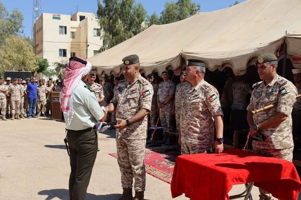 تخريج دورة تأهيل الجنود الأحداث في المنطقة العسكرية الشمالية...صور
