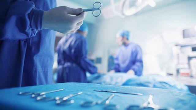 إنقاذ أم وجنينها بعد تعرضها للطعن من زوجها بإربد