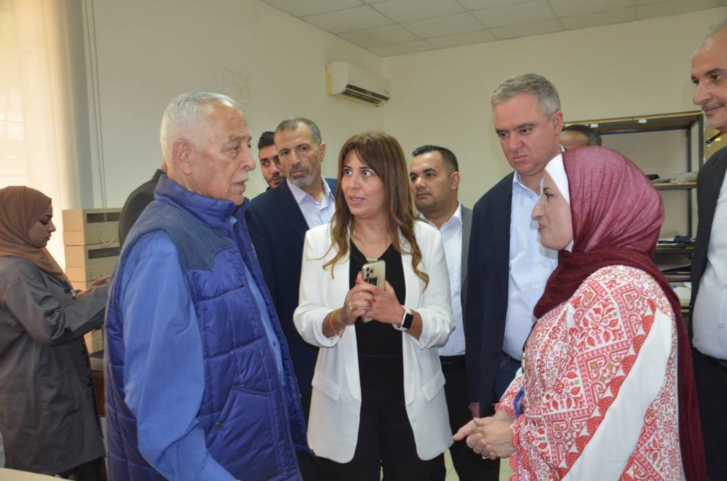 العيسوي ينقل تحيات ومحبة الملك لأهالي ديرابي سعيد ...صور