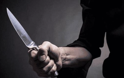 25 طعنة بسبب الهاتف.. أهم اعترافات قاتل ابنته بإربد