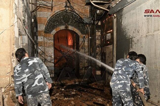 حريق ضخم في حي الثورة بدمشق وفرق الإطفاء تعمل على إخماده