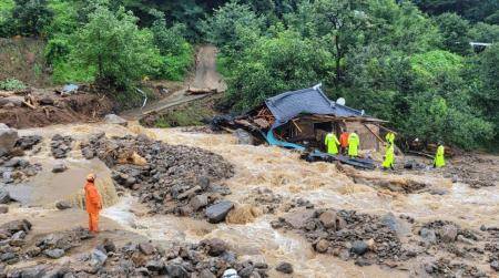 ارتفاع حصيلة ضحايا الأمطار في كوريا الجنوبية إلى 32 قتيلا