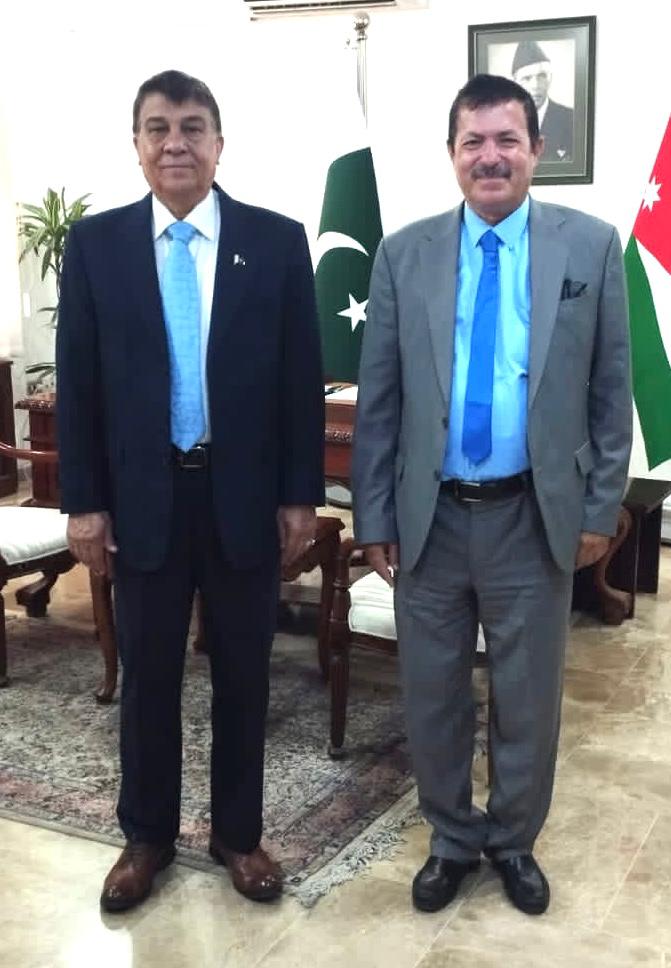 بمناسبة إنتهاء مهام عمله بالأردن السفير الباكستاني يستقبل المؤرخ العرموطي مؤلف كتاب أزمة كشمير