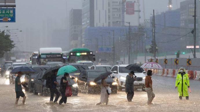 ارتفاع عدد ضحايا فيضانات كوريا الجنوبية إلى 33 قتيلا