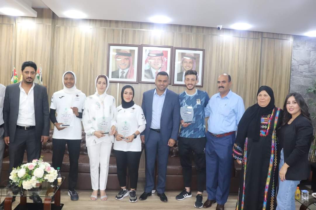 الفايز يكرم مجموعة من أبناء لواء الجيزة ...اسماء 