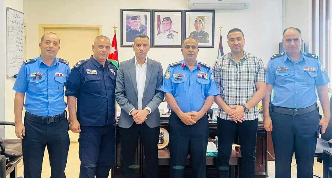 العقيد هشام الشمايلة يكرم مرتبات البحث الجنائي والأمن الوقائي في معان ...صور