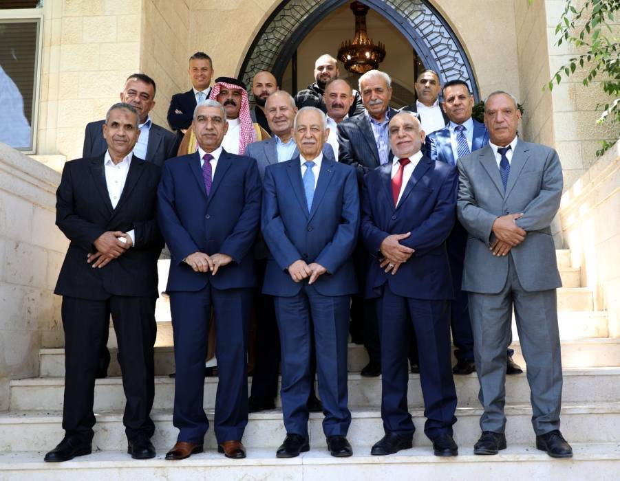 العيسوي يلتقي مجموعة من أبناء حي الطفايلة ويستمع لمطالبهم