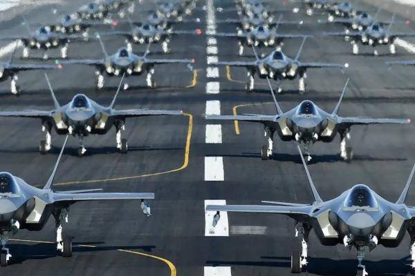 واشنطن سترسل مقاتلات إضافية وبارجة إلى الشرق الأوسط