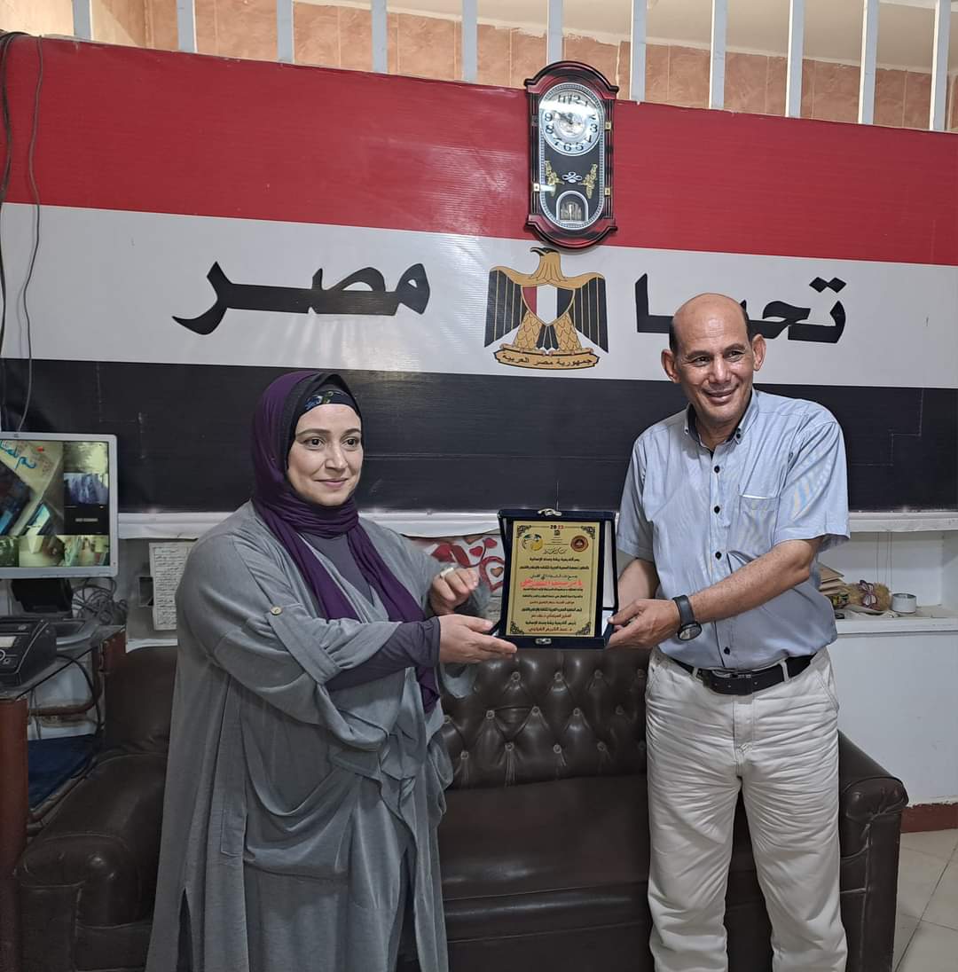 المصرية العربية للثقافة والإعلام والفنون تكرم مدير عام إدارة الصف التعليمية لدوره الفعال