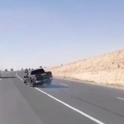 ضبط سائق يقود بشكل متهور على الطريق الصحراوي