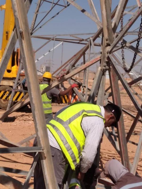 استمرار تركيب أبراج مشروع خط الربط الكهربائي بين الأردن والعراق