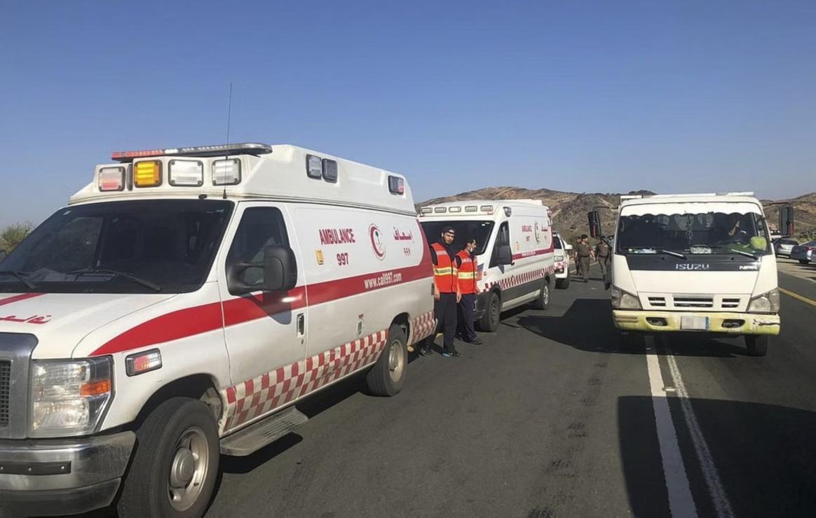 5 وفيات في حادث تصادم بين مركبتين سعودية وإماراتية