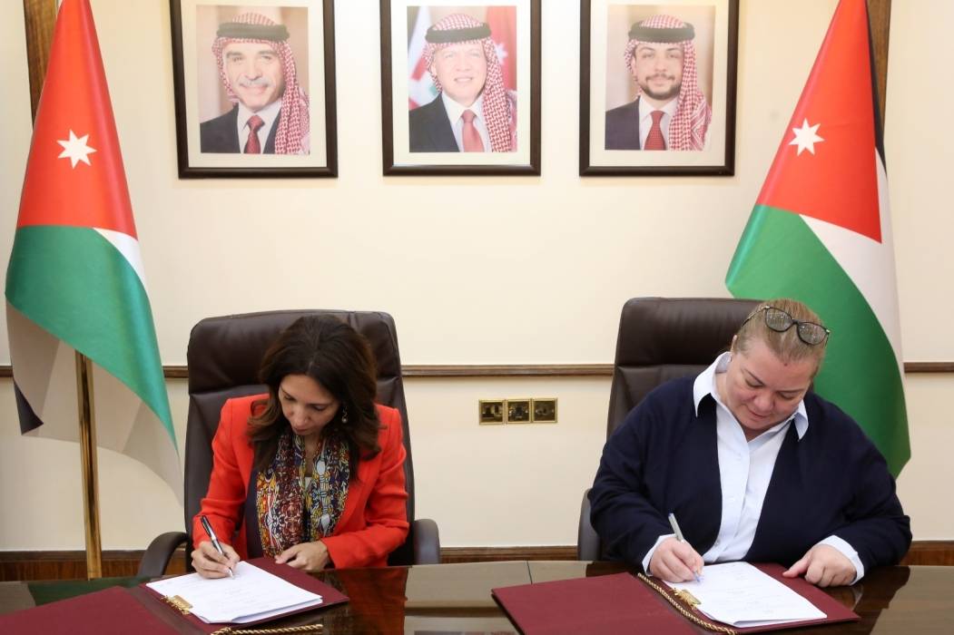 التخطيط ومؤسسة ولي العهد  توقّعان اتفاقية بمجال البرمجة