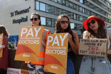 إضرابات تطال قطاعي الصحة والنقل في بريطانيا