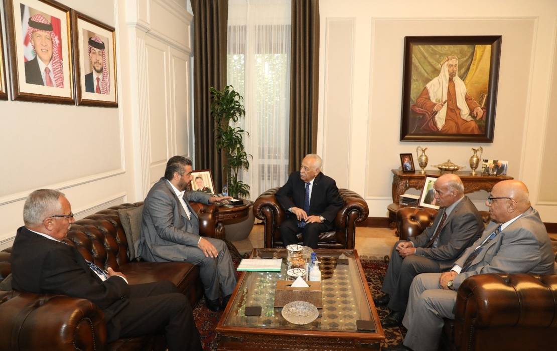 العيسوي يلتقي وفدًا من الهيئة الادارية لنادي شباب العودة